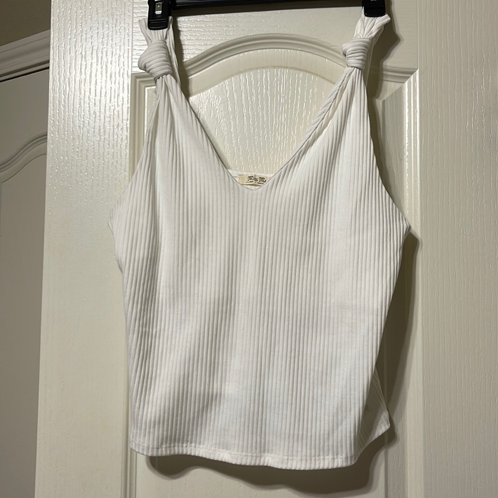 Crop top. Knotted at the shoulders. Never worn